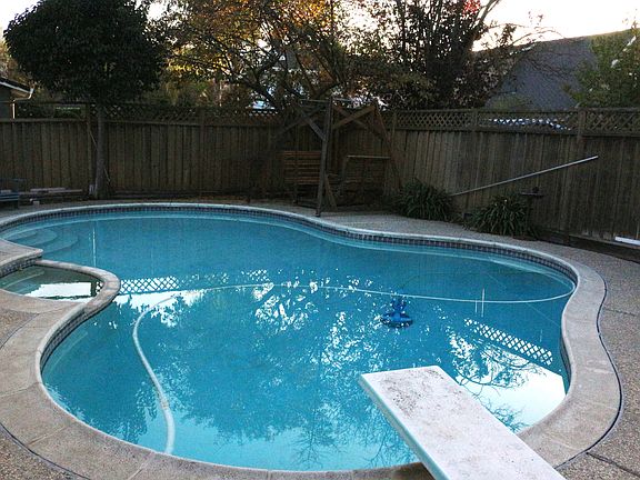 4th image of 382 Utica Ln