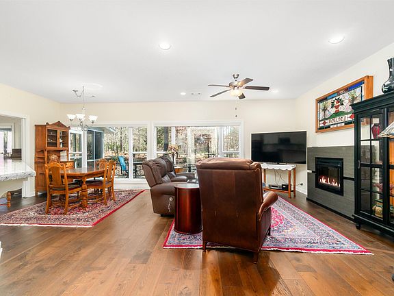 5th image of 28 Jardin Way