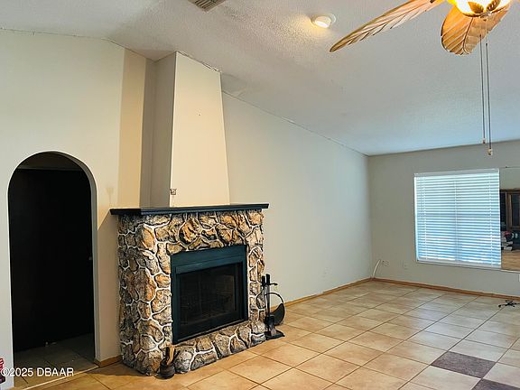 4th image of 1100 Viking Dr