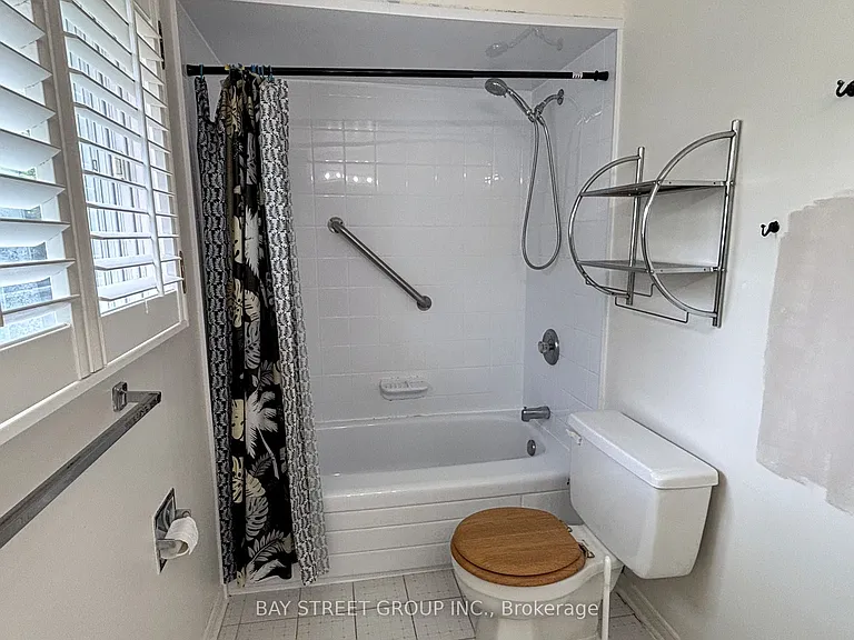 331 Green Ln — Photo 17