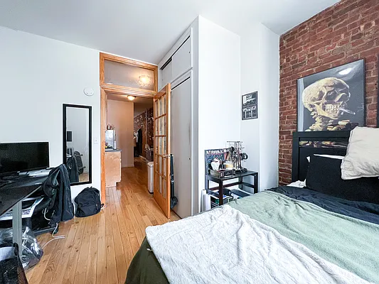 Rented by Compass | media 23