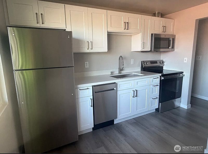 2nd image of 404 S Division Lane