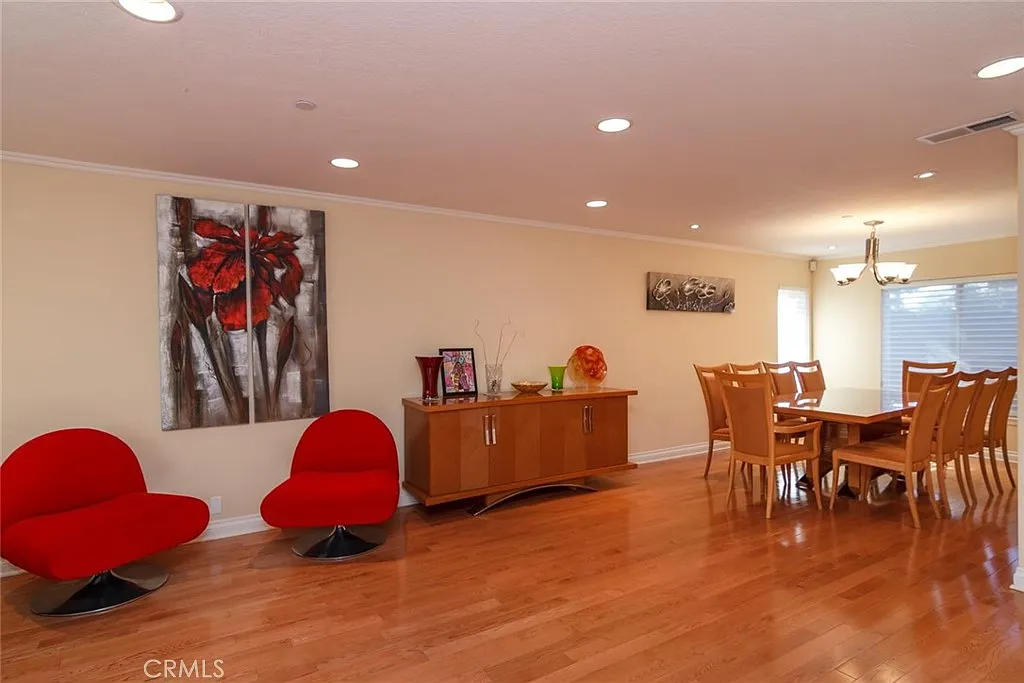 5 bed, 3.5 bath, 2465 sqft, $6,500 — Photo 4