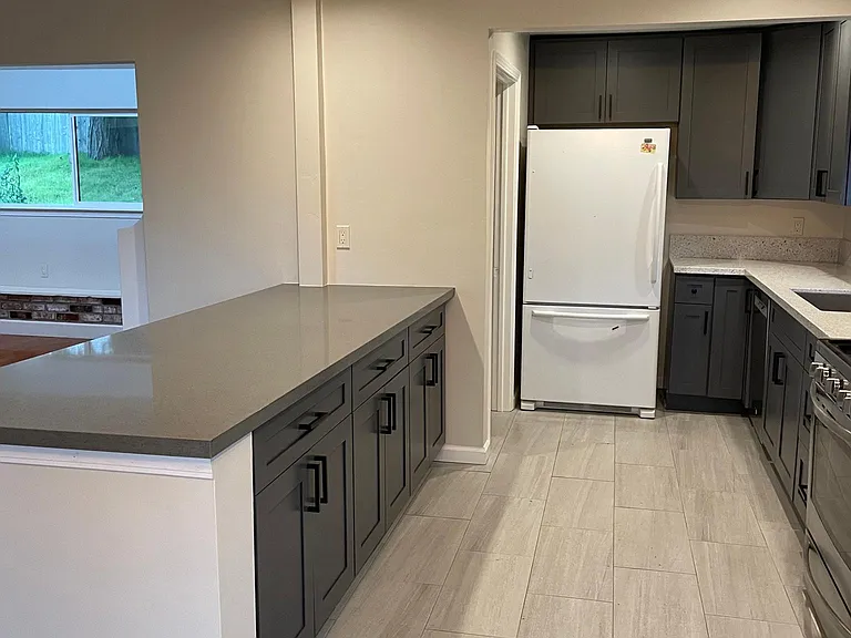 6038 Hughes Rd — Photo 2