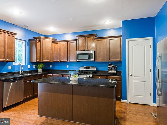3rd image of 7522 Goldfinch Ct