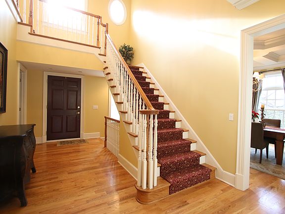 5th image of 7698 Roxton Ct