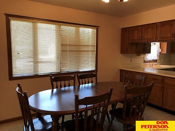 2nd image of 203 S Oak Ave