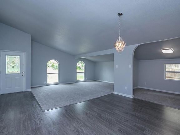 5th image of 4124 Hawthorn Ln