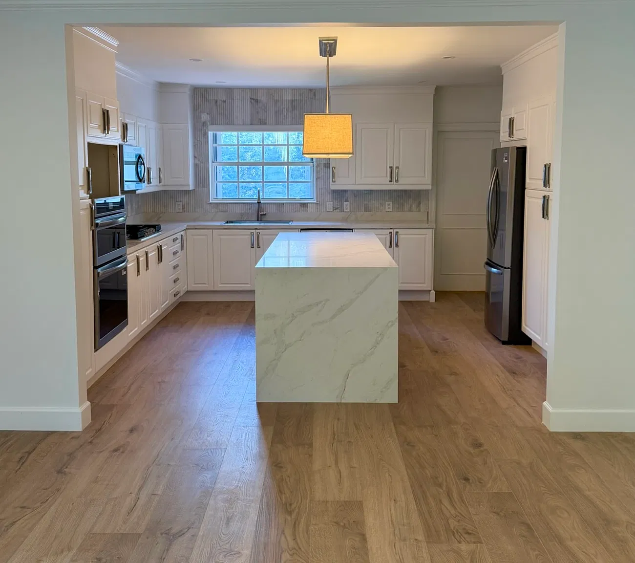 3 bed, 2621 sqft, $13,950 — Photo 4