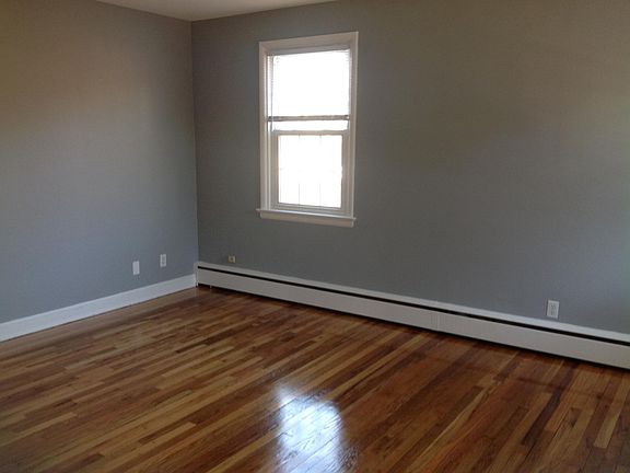 3rd image of 118 S Walnut St #118