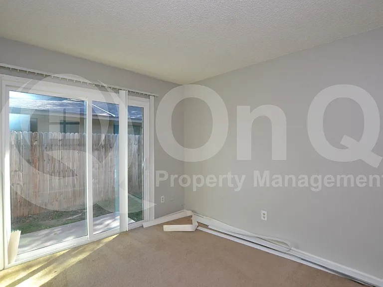 2201 W Belmont Ave #4 — Photo 10