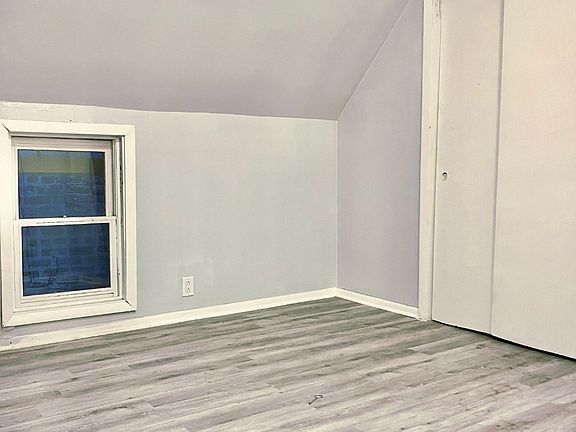 4th image of 2417 N Washtenaw Ave #3
