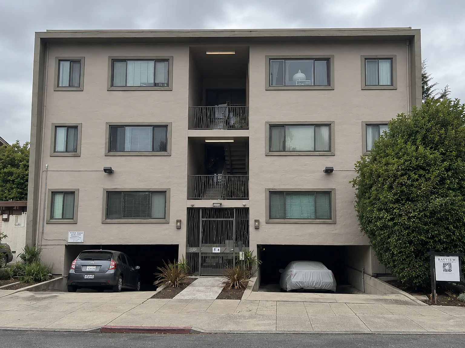 454 34th St — Photo 1