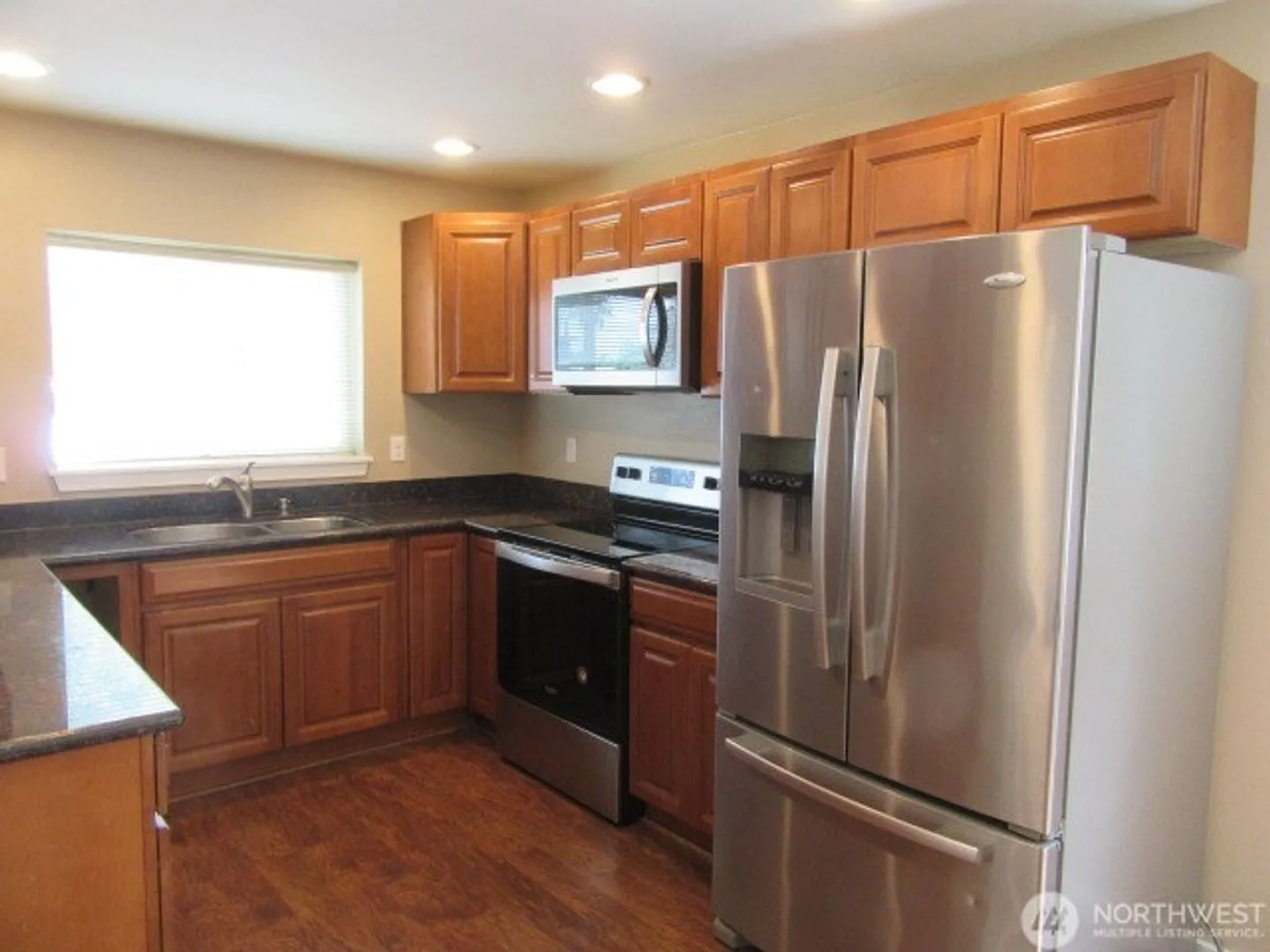 3bd/2ba Renton Home — Photo 3