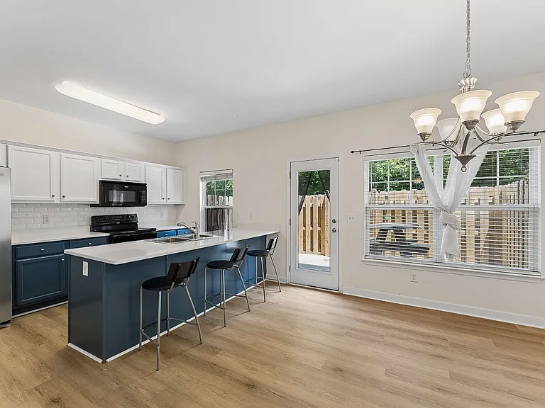 553 Rosedale Ave #107 — Photo 7