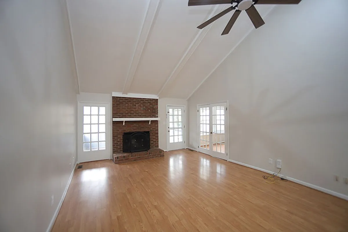 Building Photo - 4324 Pickwick Dr