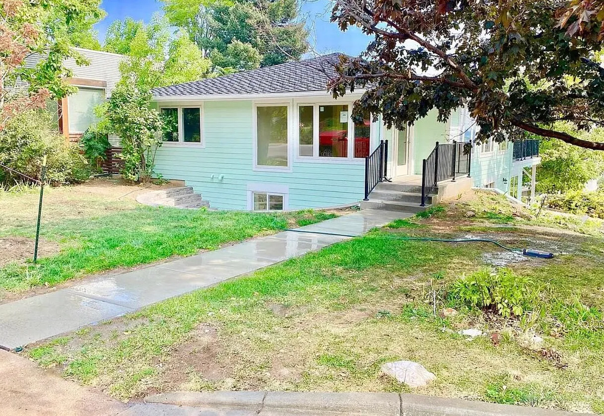 2904 4th St — Photo 3