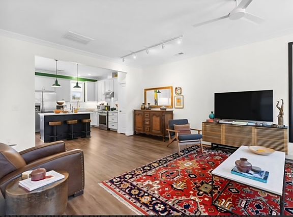 5th image of 200 College St