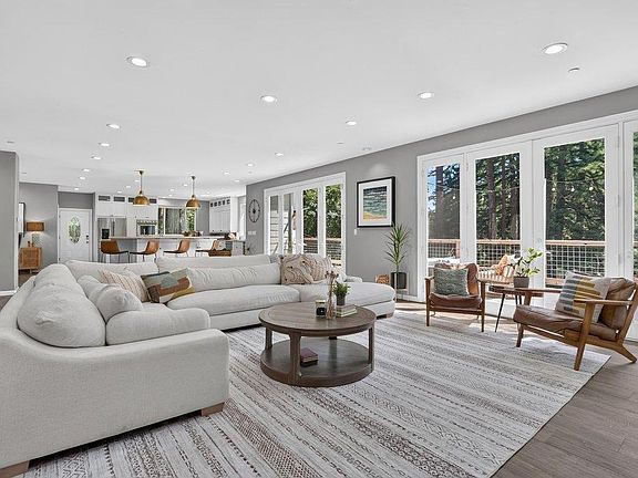4th image of 303 Sanborn Ln