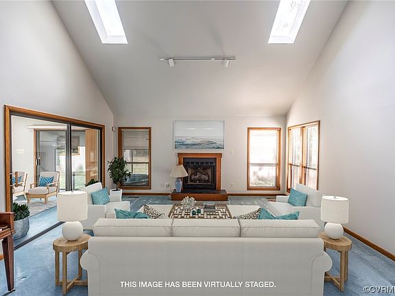 4th image of 701 W Washington St