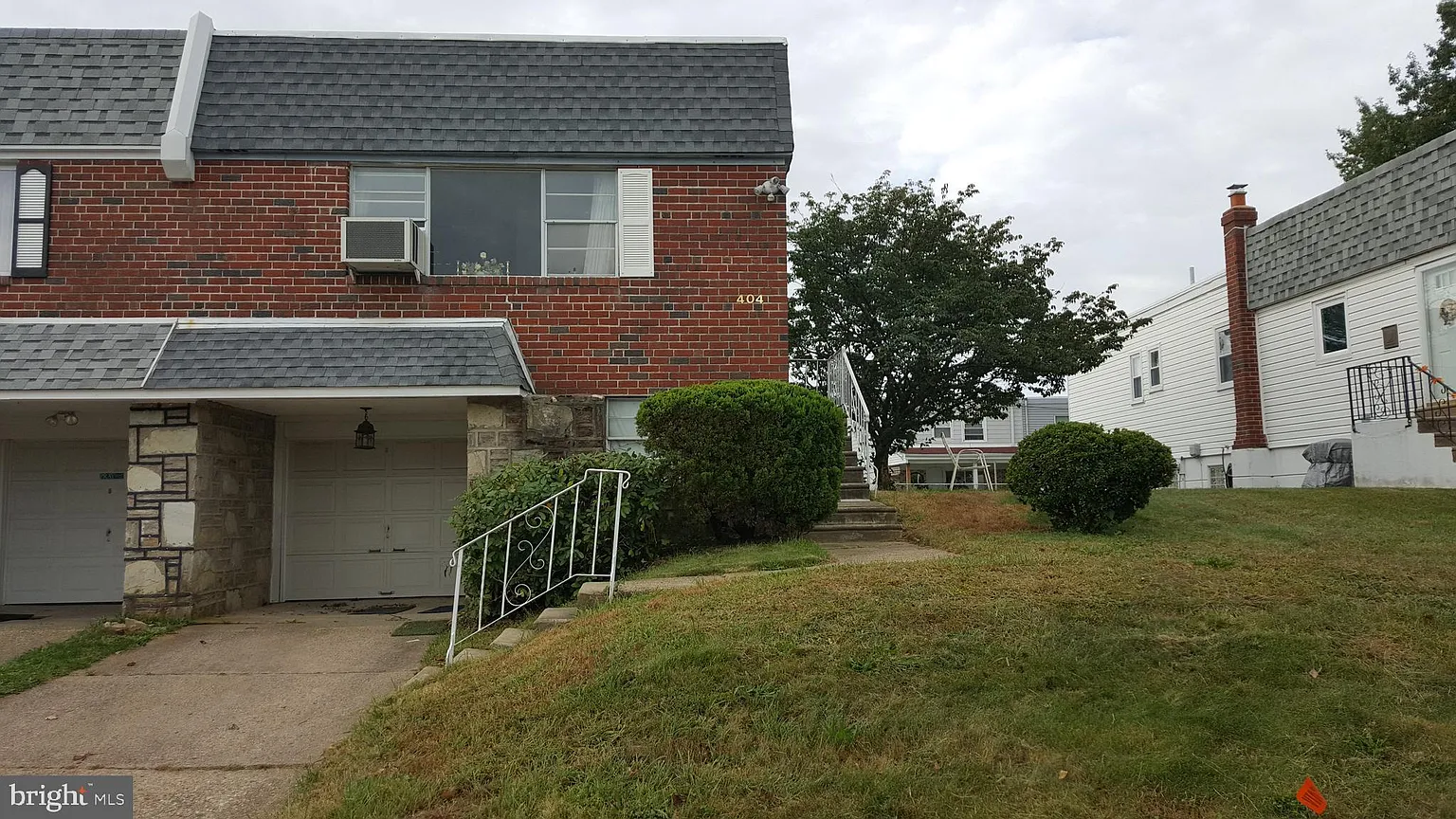 404 Regina St photo 1