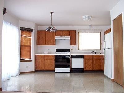 Kitchen & Breakfast Area