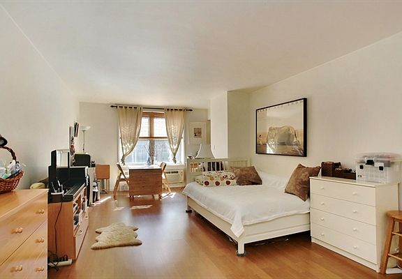 2nd image of 101 W 23rd St APT 4N