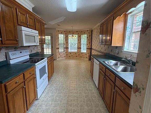 5th image of 200 Merida Ct