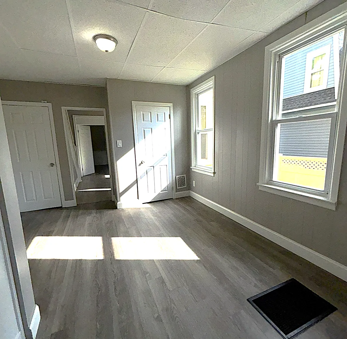 5 bed, 1684 sqft, $2,700 — Photo 2