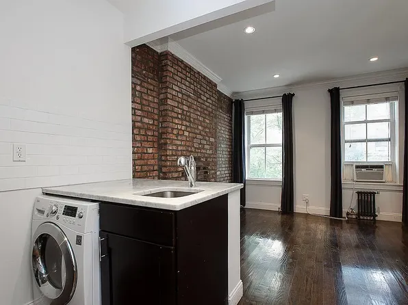 310 W 21st St APT 4, New York, NY 10011