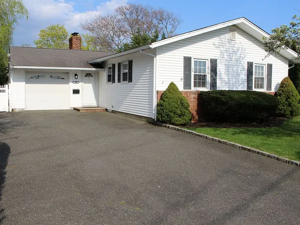 7A Lighthouse Rd, Babylon, NY 11702