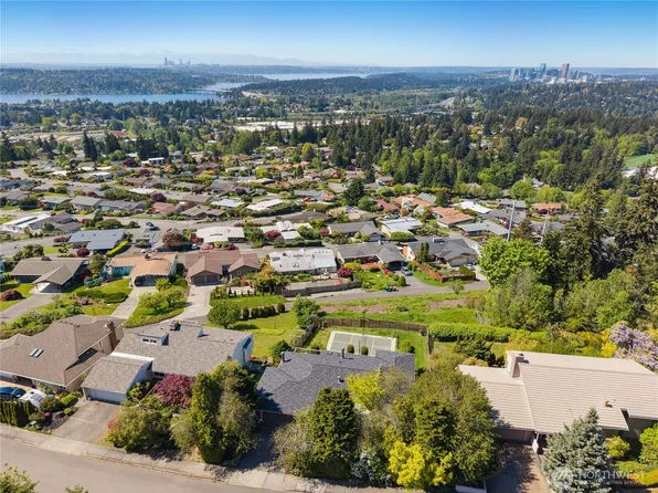 13712 SE 44th Street, Bellevue, WA 98006