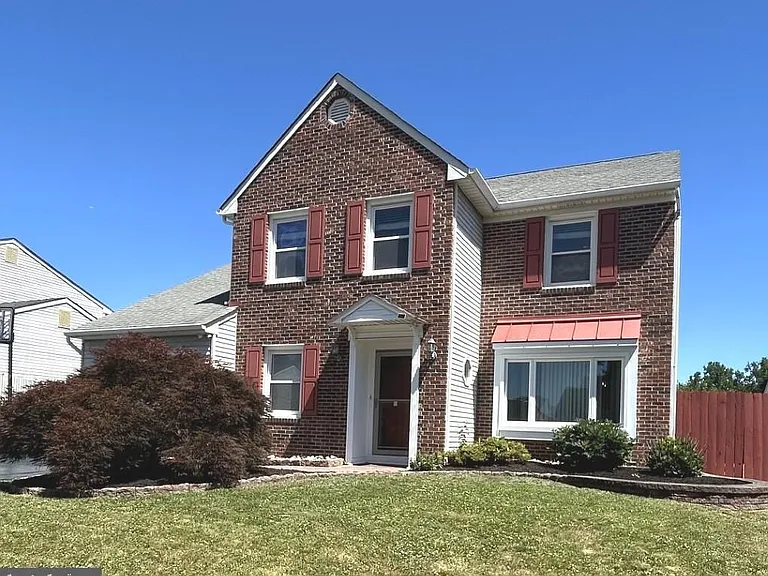 1321 Butterfield Ln — Photo 1