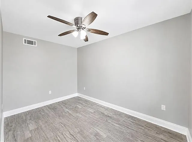 4472 Joycelyn Dr — Photo 17