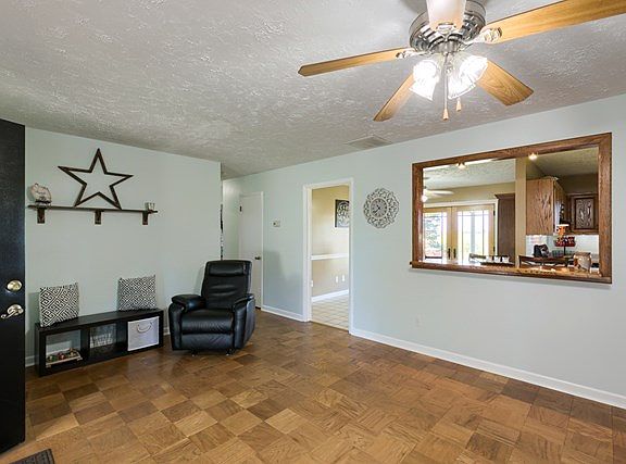 5th image of 2966 Chippewa Dr