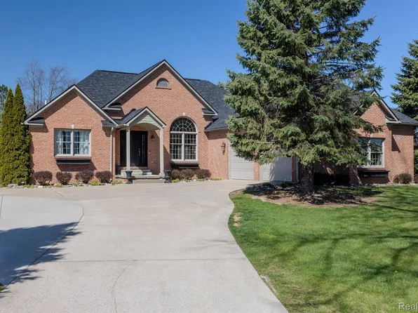 15114 Pinewood Trl, Linden, MI 48451