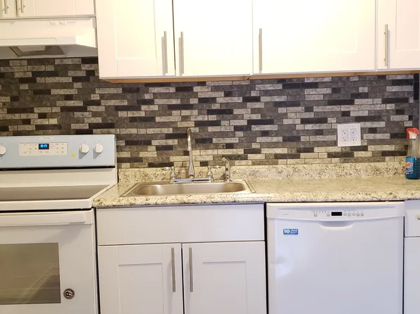 304 Pine Rock Avenue APT C1, Hamden, CT 06514