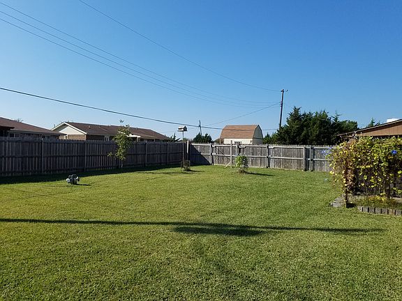 3rd image of 509 E Monte Carlo Blvd