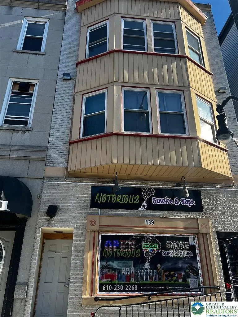 2 bed, 1.0 bath, 800 sqft, $1,400 — Photo 1