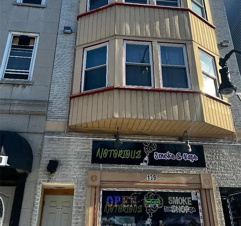 139 N 7th St #2R