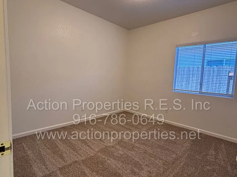 320 Bettencourt Dr — Photo 25