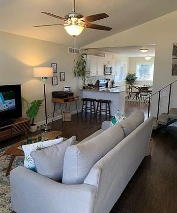 2nd image of 1814 Lovers Lane Hgts St