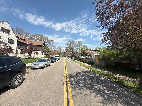 5th image of 8123 E Lafayette St