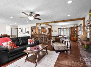 150 Timberlane Dr, Etowah, NC 28729
