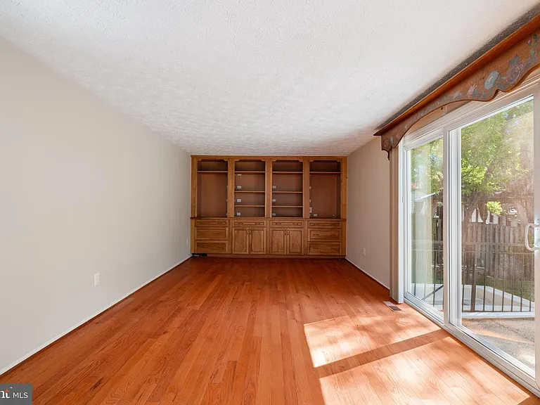 1103 Burwick Dr — Photo 32