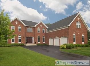 455 Lake Run Ct, North Aurora, IL 60542