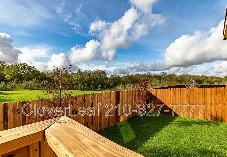 706 Red Field Way — Photo 31