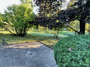 1095 Hansford Rd, Lyndhurst, OH 44124