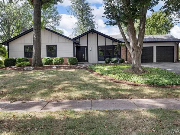 14616 Rogue River Dr, Chesterfield, MO 63017