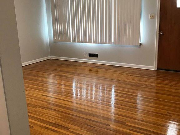 5th image of 2910 Rebecca St